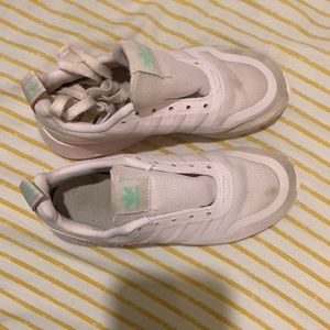 Girls Adidas size 13k